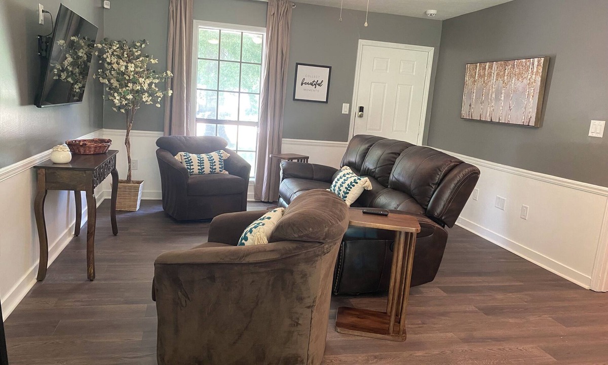 Brandon House | Pet Friendly! Whole home in Brandon OAK