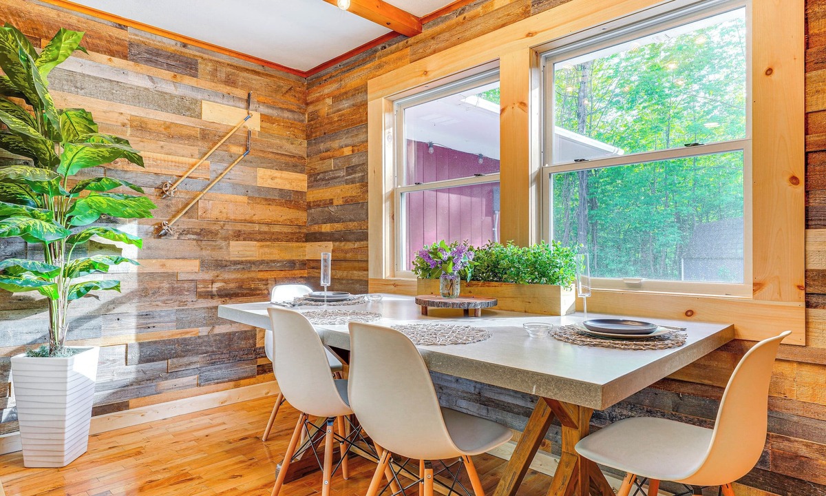 Wilmington Cottage | Pet-friendly Wilmington Retreat w/Hot Tub!