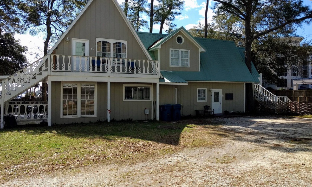 Orange Beach Cabin | PET FRIENDLY WITH FRONT DOOR PARKING! GROUND FLOOR WITH NO STEPS!