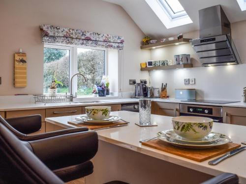 Swadlincote House | Petals Cottage