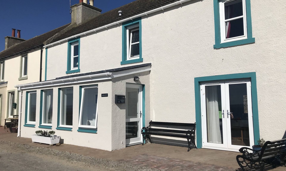 Portmahomack Cottage | PetFriendly-Beachfront-SunsetFacingSunPorch-Garden