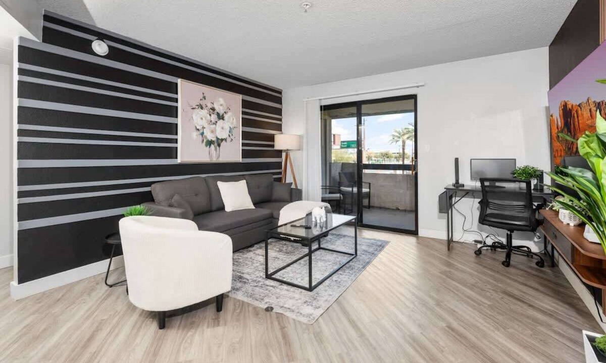 Tempe Apartment | PetFrndly, Sleek 2BR Near ASU, Pool, Grill, Prking