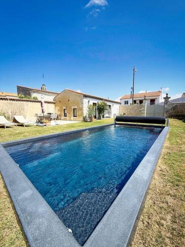 Aytre Apartment | Petit Albert