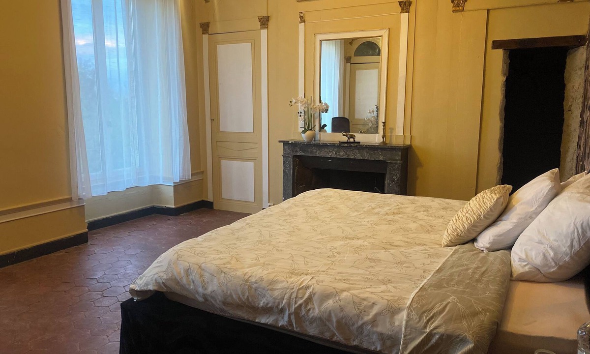 Saint-Cyr-en-Pail Other | Petit château