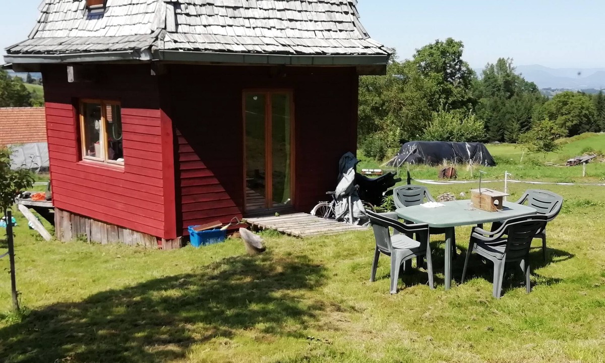 Merlas Ski Chalet | Petit Chalet Pentagonal Entre Prés et Forêt