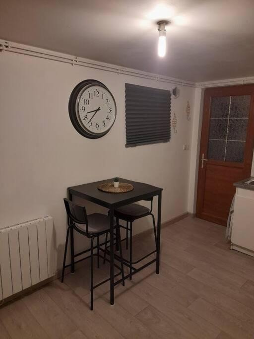 Moulineaux Apartment | Petit maison villageoise