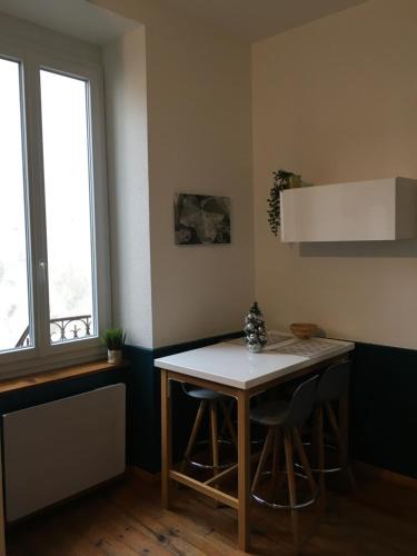 Bagneres-de-Bigorre Apartment | Petit studio, plein centre ville, grande terrasse