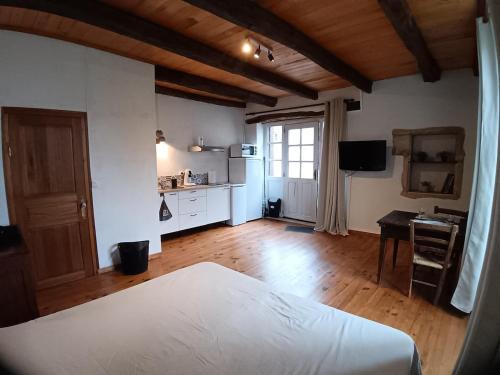 Sonnac Apartment | Petit studio paisible au cœur du village