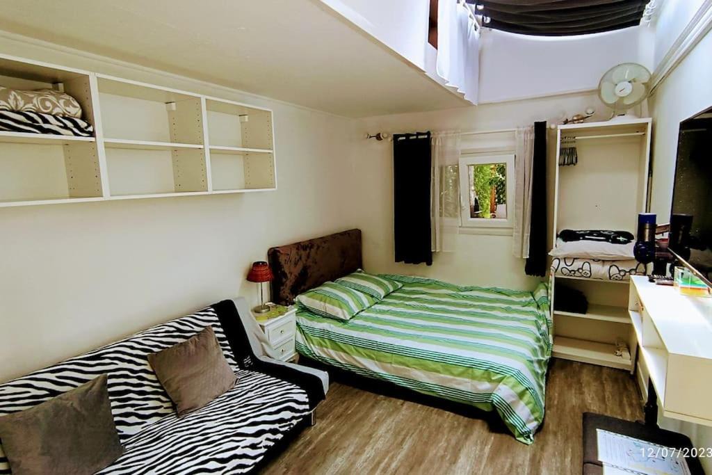 Le Blanc-Mesnil Apartment | Petit studio pour 4 personnes avec coin jardin