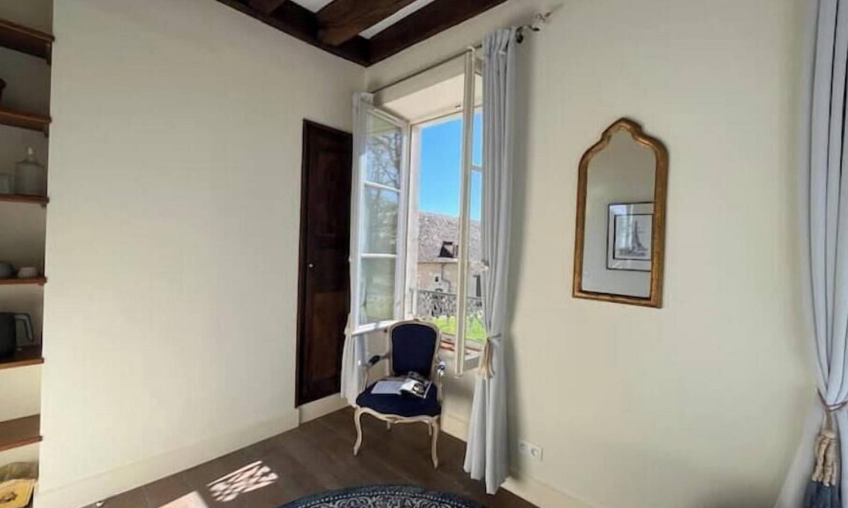 Lureuil Bed & Breakfast | Petite Chambre – Charming Château Room with Garden Views