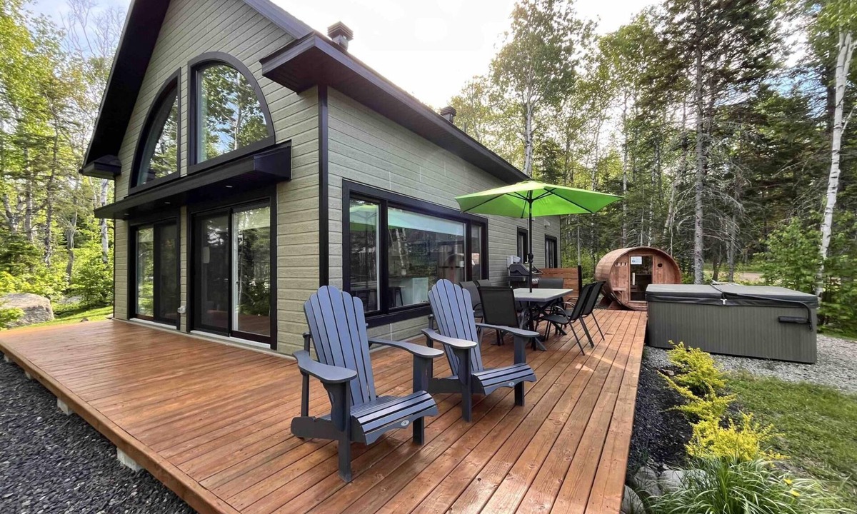 Baie-St-Paul Ski Chalet | Petite Charlevoix 2: Summer Hot Tub, Sauna & Views