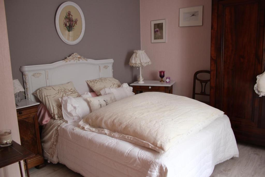 Charost Bed & Breakfast | petite maison berrichonne
