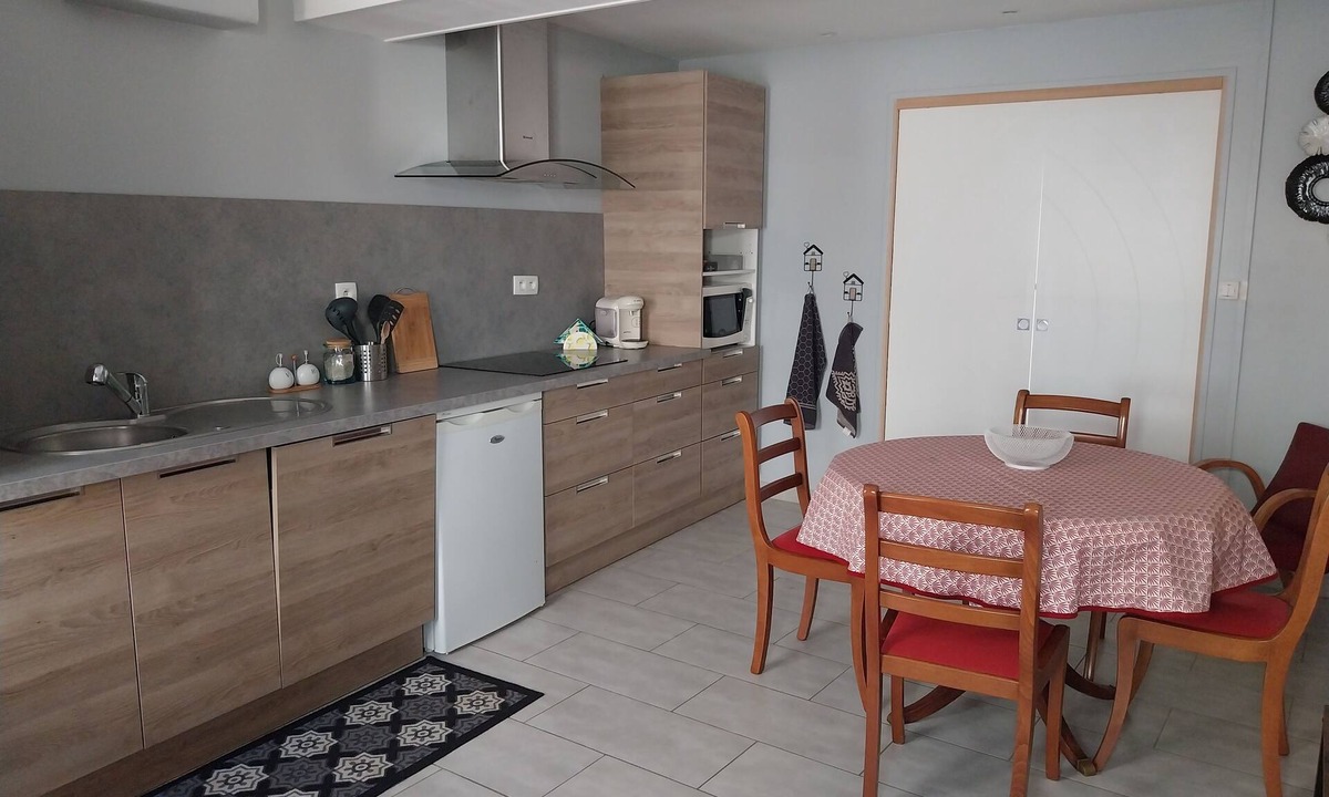 Ligny-le-Chatel House | Petite Maison Dans le Chablisien