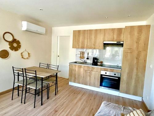 Landremont House | Petite maison sur la colline