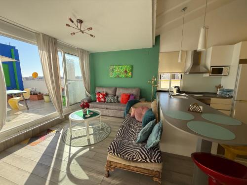 Arrancapins Apartment | Petite Penthouse with the sunniest terrace in Valencia