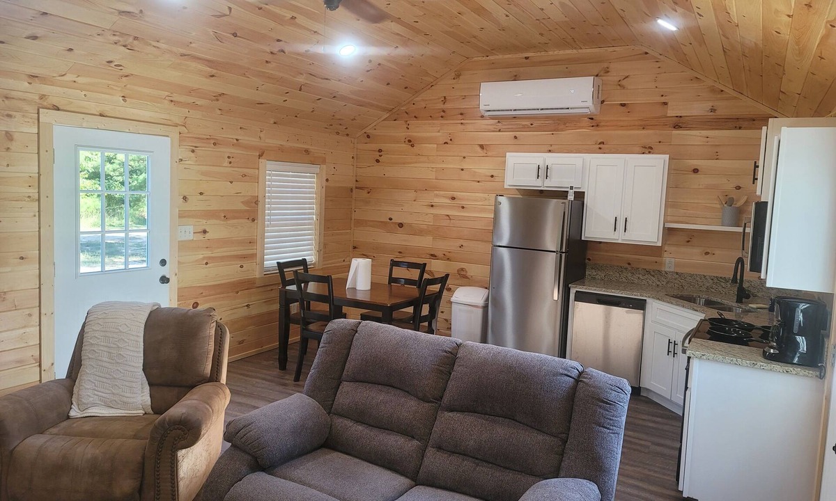 Genoa Cabin | Petite Piney Paradise in Texarkana, AR.nNew Cabin, Secluded, Cozy and Relaxing