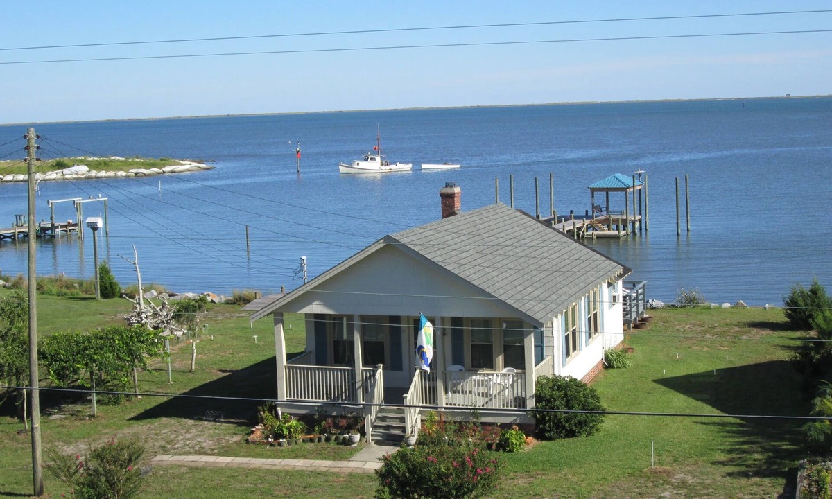 Atlantic House | Pets Allowed Waterfront Rental Home On Core Sound