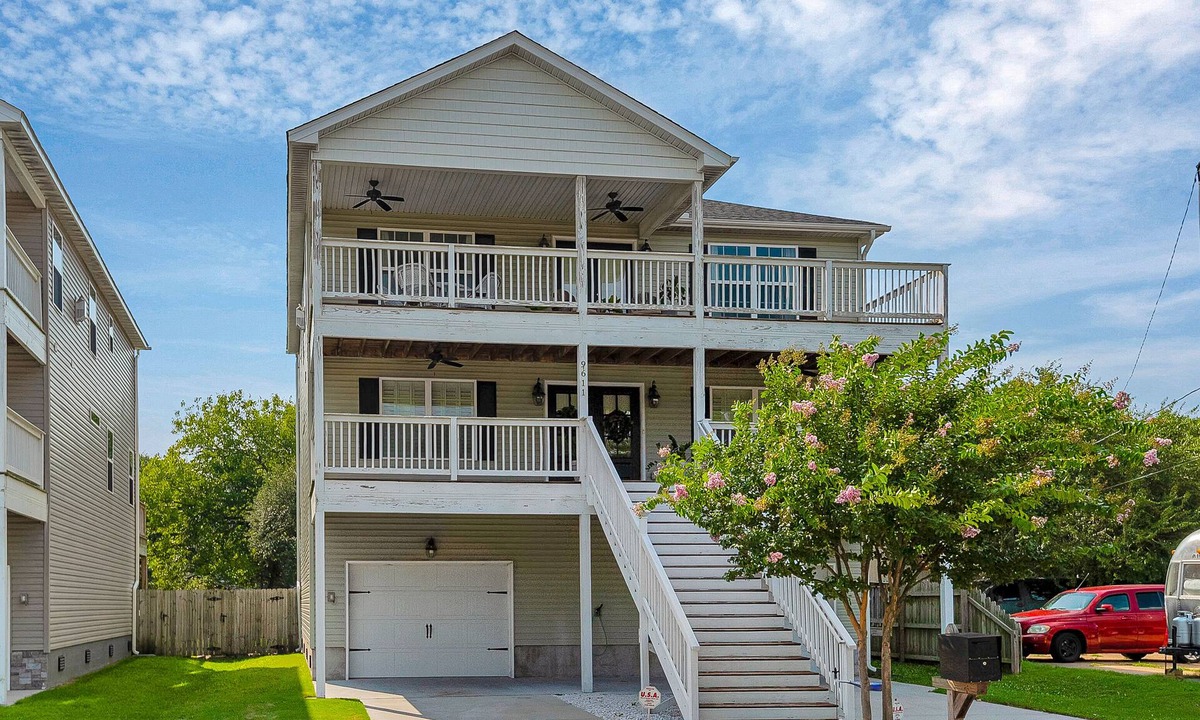 East Ocean View House | Pets Welcome! Large 4 Bed Beach View Privately Own/Operated