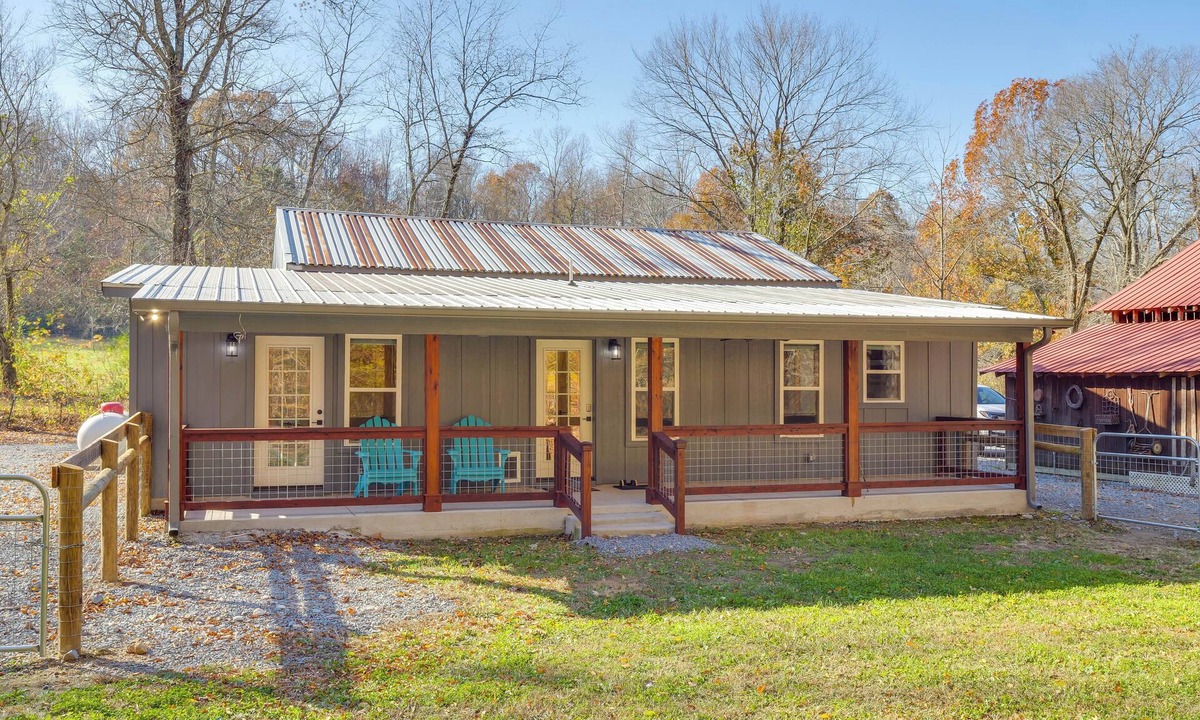 Hickman House | Pets Welcome! Quiet Couple’s Retreat in Lyles