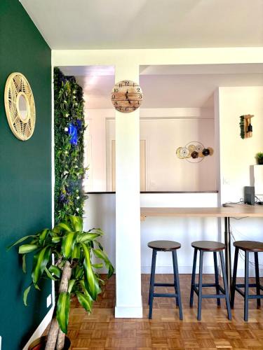 Rive Droite Apartment | Pevar Milin - proche centre & parking privé