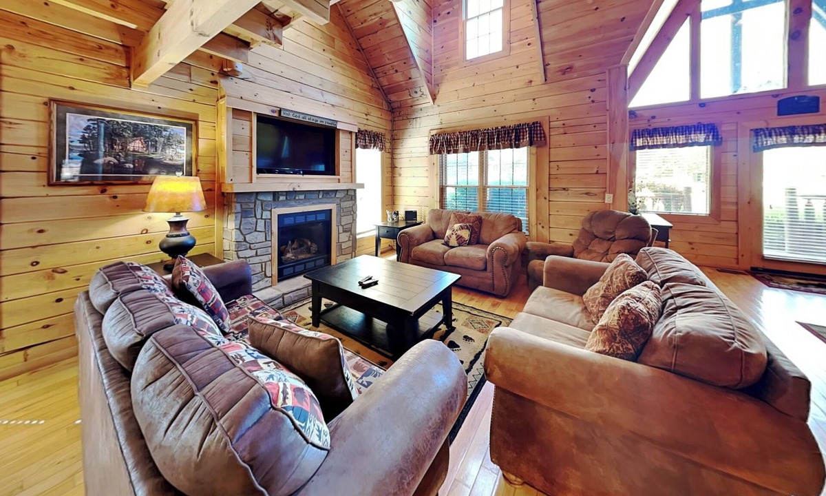 Gatlinburg Cabin | Peyton's Hideaway | Pet Friendly, Hot Tub!