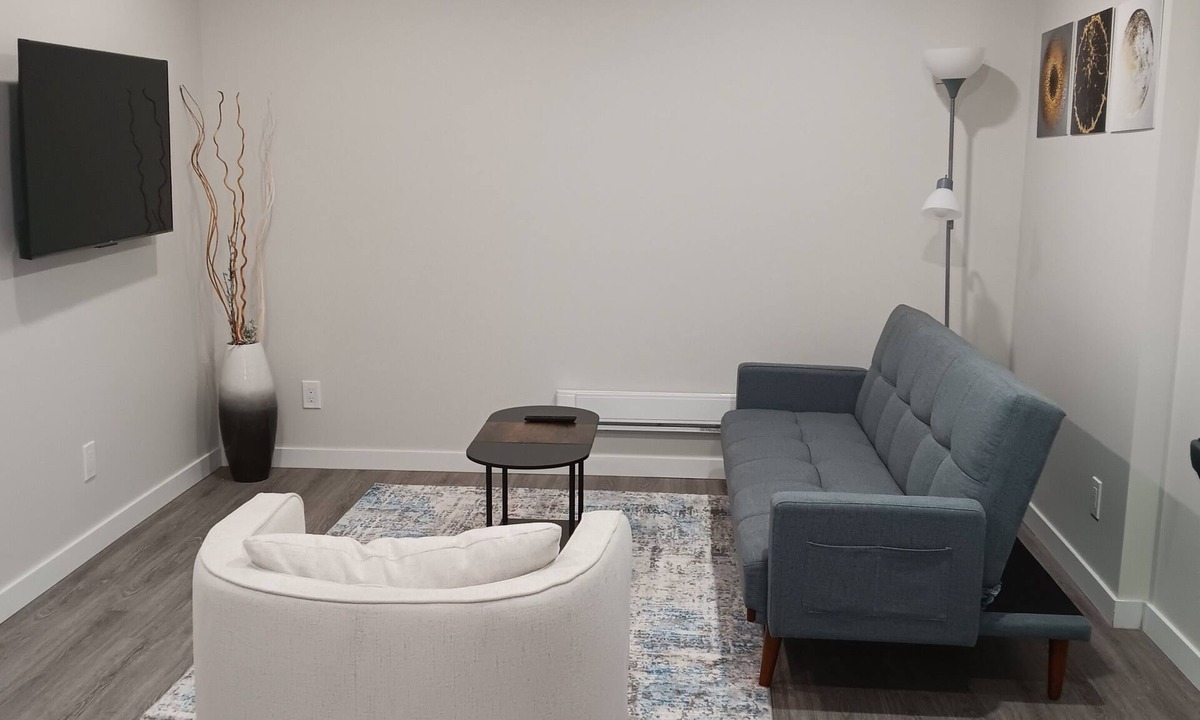 Regina House | Pharezy LuxenModern 1-Bedroom. Perfect for you.