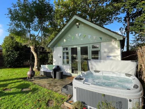 Wimborne House | Pheasant Lodge