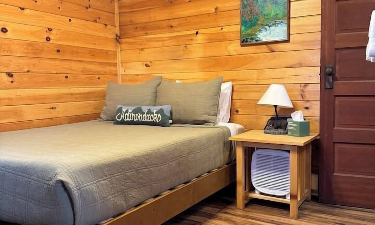 Lake Placid House | Phelps Hiker Cabin