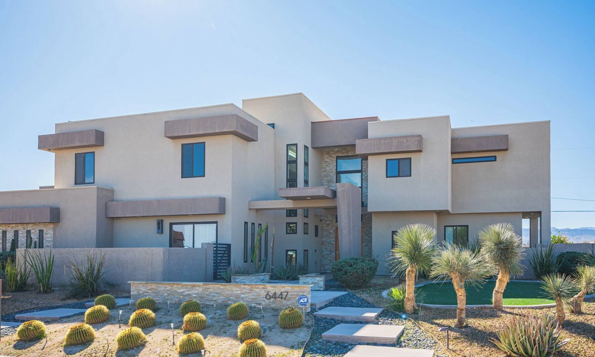 Spring Valley Villa | Phenomenal 6-bedroom villa with infinity pool in vibrant Las Vegas
