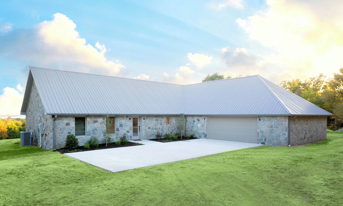 Porum House | Phenomenal Lakeview -Private 36 Acre Retreat w2 Boat Slips-Duchess Creek Estates