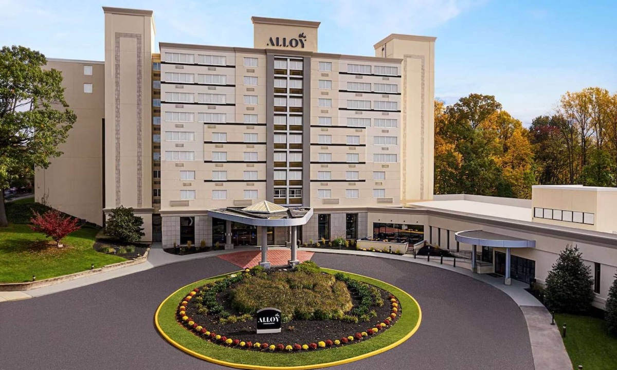 King of Prussia Hotel | Philly Suburb Base | Pool. Bar. Gym.