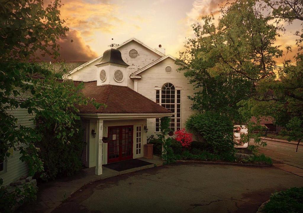 North Creek Hotel | Phoenix Inn Resort