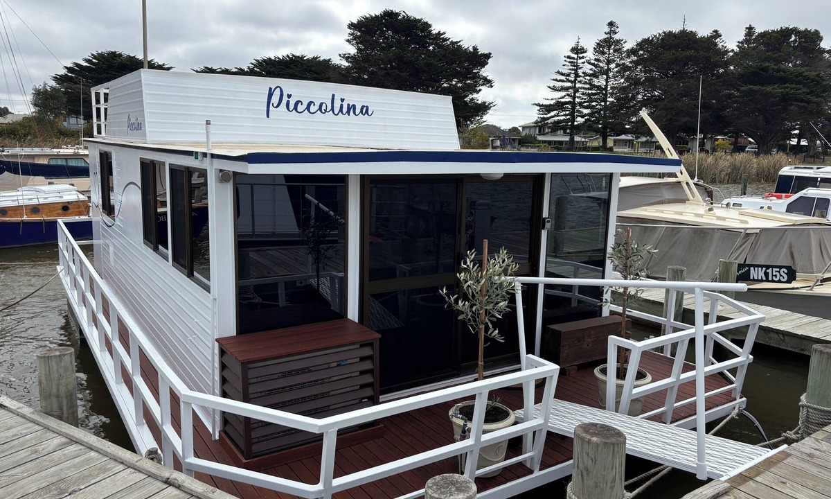 Goolwa Boat Rental | Piccolina Floating Accomodation