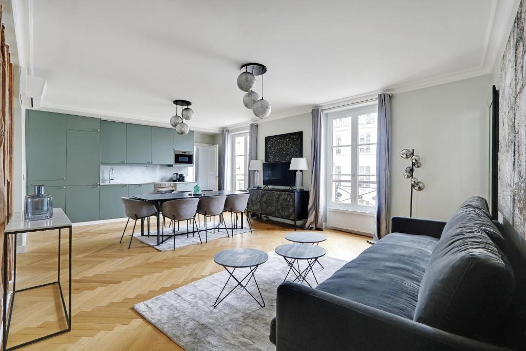 Montmartre Apartment | Pick A Flat's Apartments in Montmartre - Rue Lepic