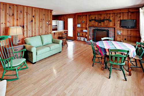 Mashpee House | Pickerel Cove Cottage