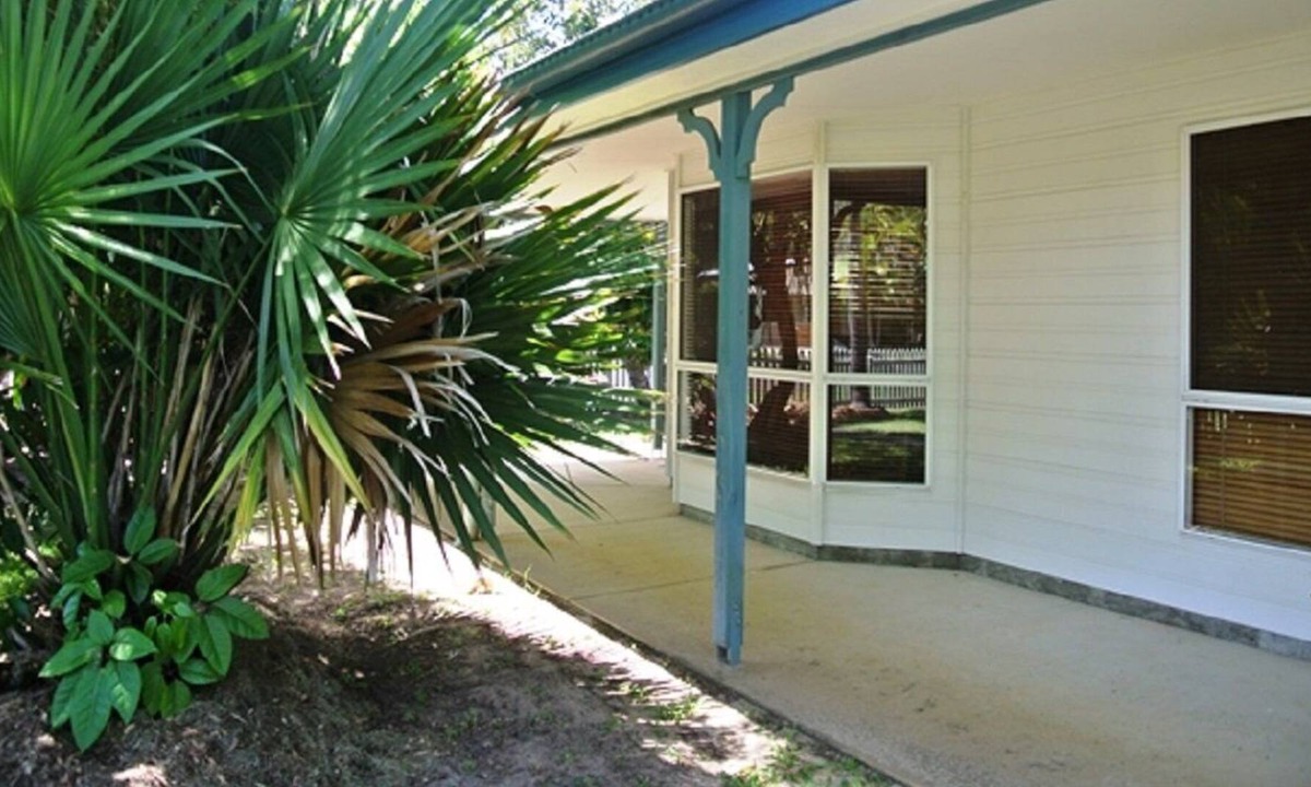 Tin Can Bay House | Picket Corner