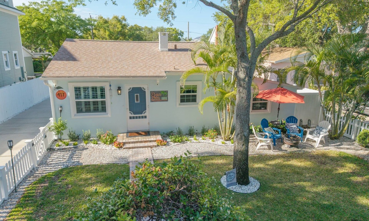 Downtown Dunedin Cottage | Pickets Cottage, Downtown Dunedin FL