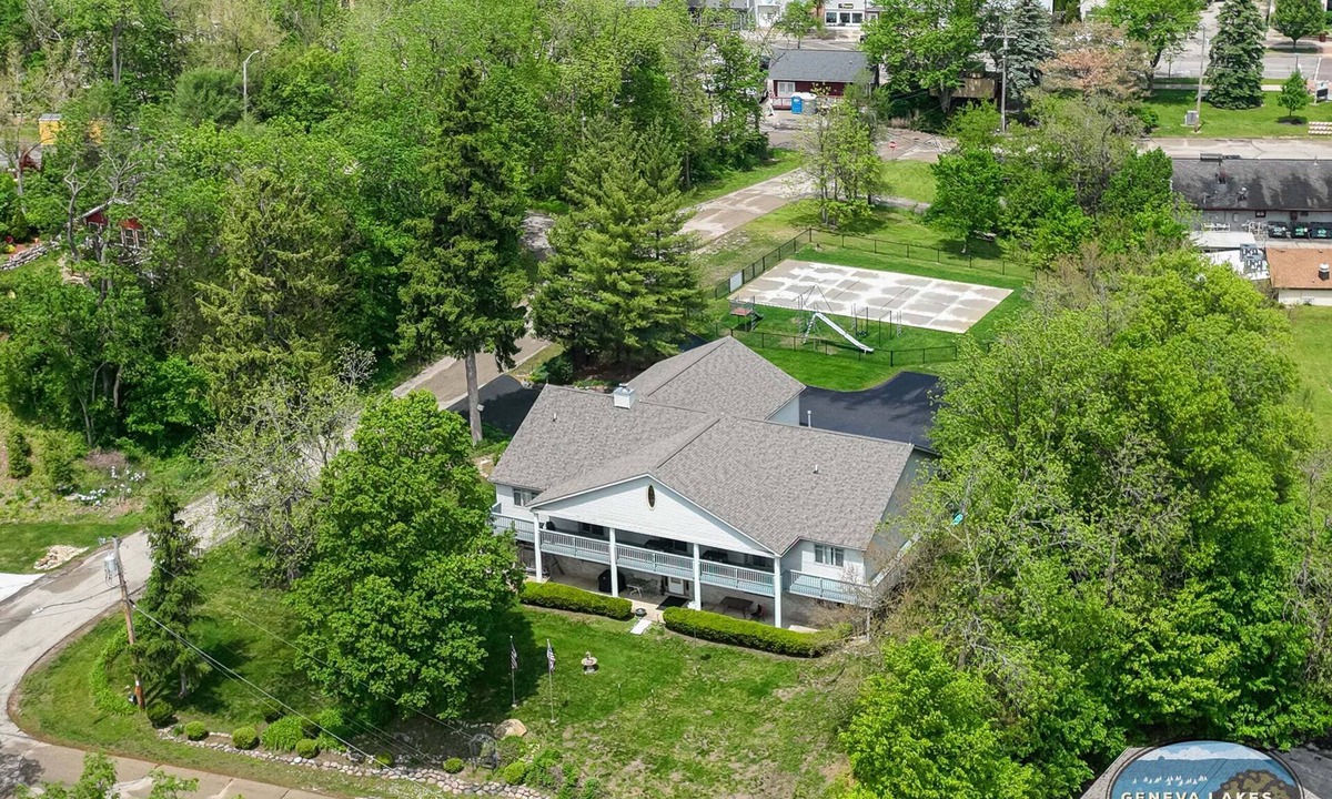 Twin Lakes Apartment | Pickleball Court | Lake Views | Pool Table | Sleeps 10