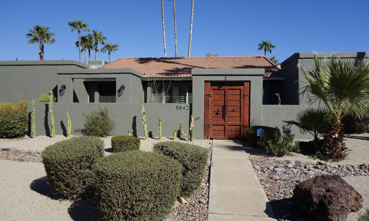 Avant House | Pickleball! Golf Simulator! Pool!