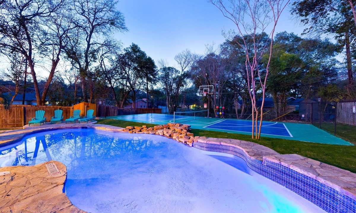 Oak Park - Northwood House | Pickleball & Heated Pool & Game Room & Mini Golf