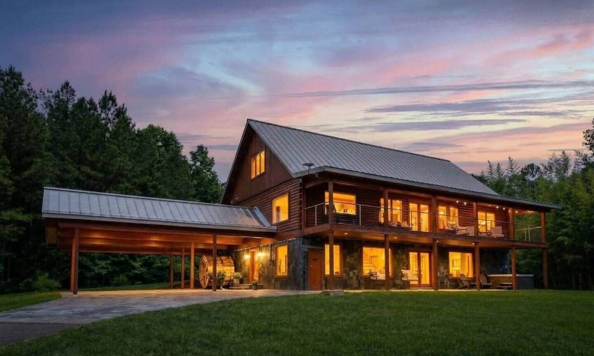 Schuyler House | Pickleball - Hot Tub - River/Hike - 4 King Beds