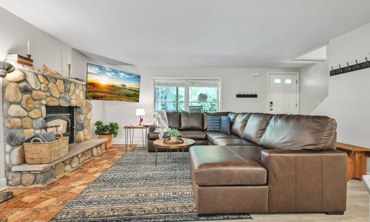 Briar Crest Woods House | *Pickleball~No-step accesss~Hot tub~Firepit~BBQ