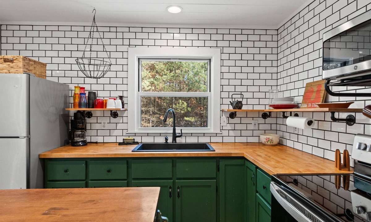 Arkdale House | Pickles Cabin - 2BR Forest Escape