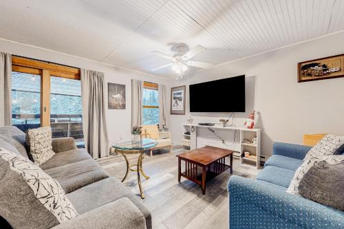 Mendon Apartment | Pico Mountain Perch, Unit B22