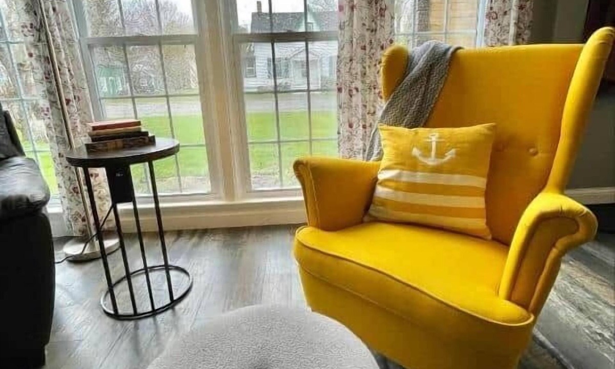 Prince Edward House | Picton Retreat: Cozy, Stylish and Steps to Downtown
