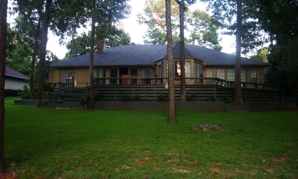 Holly Lake Ranch House | Picture Perfect Golf Course Lot! Golfer or not - No denying the beauty !
