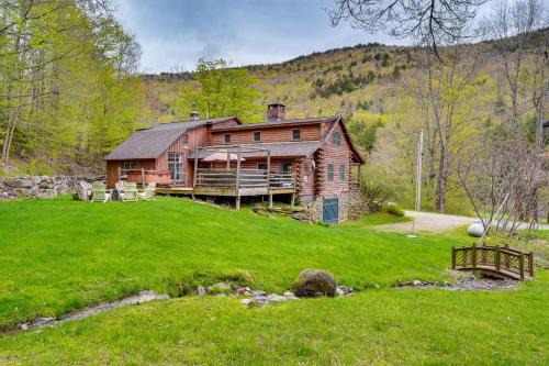Bridgewater Corners House | Picture-Perfect Vermont Mtn Cabin w/Hot Tub!