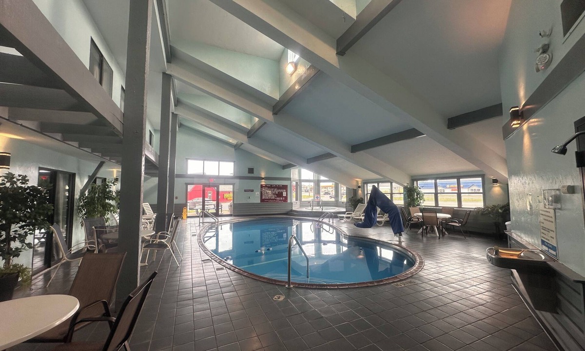 Munising Hotel | Pictured Rocks Inn & Suites