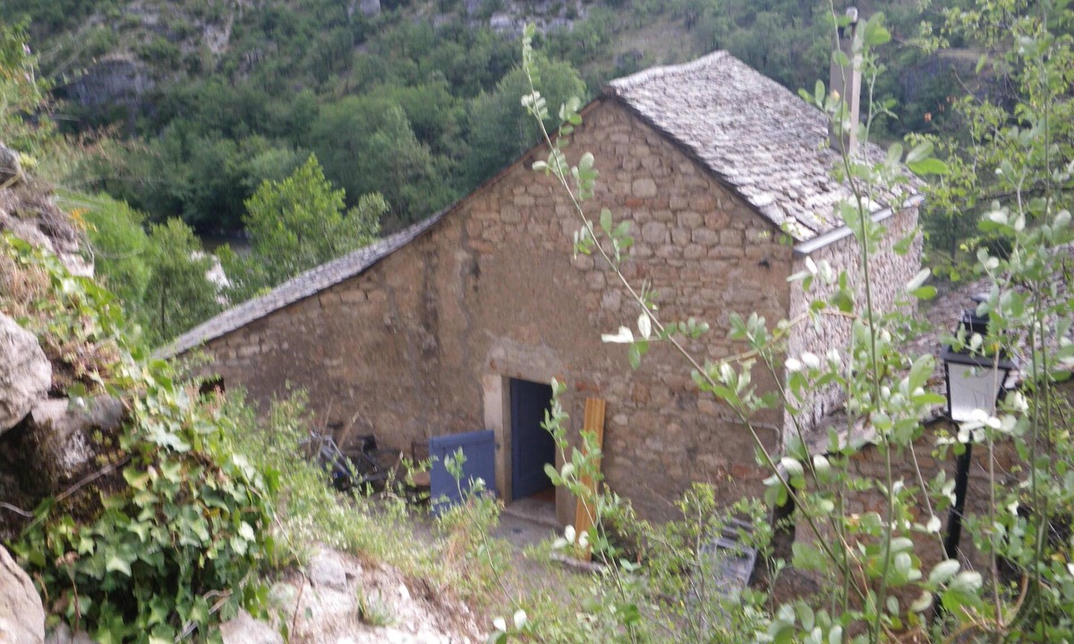 Sainte-Enimie House | Picturesque house situated on the river 'Tarn'.