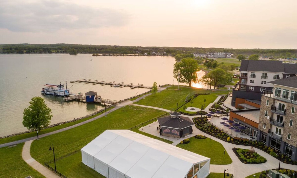 Canandaigua Hotel | Picturesque Lakeside Room w/Private Balcony for Relaxation